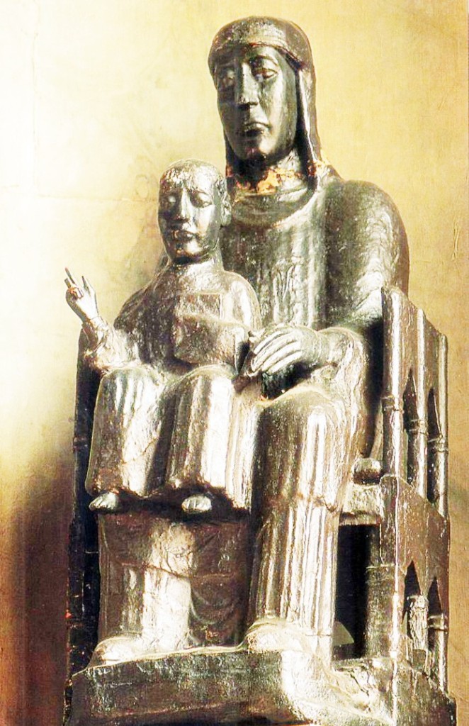Virgen Negra -Nuestra señora dee la Anunciación -Moulins, Francia